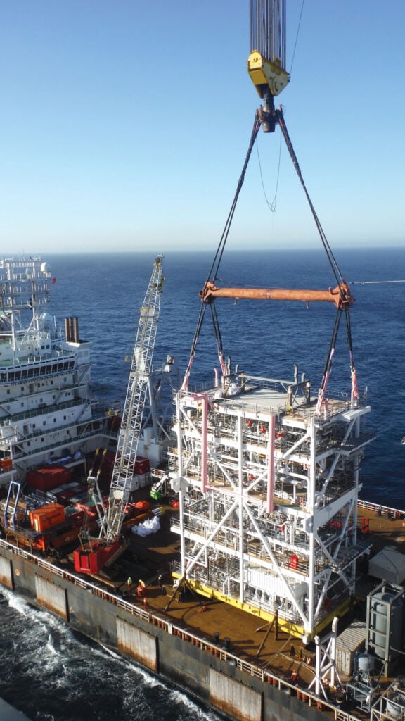 Cortland lifting slings lifting an 800 tonne topsides module