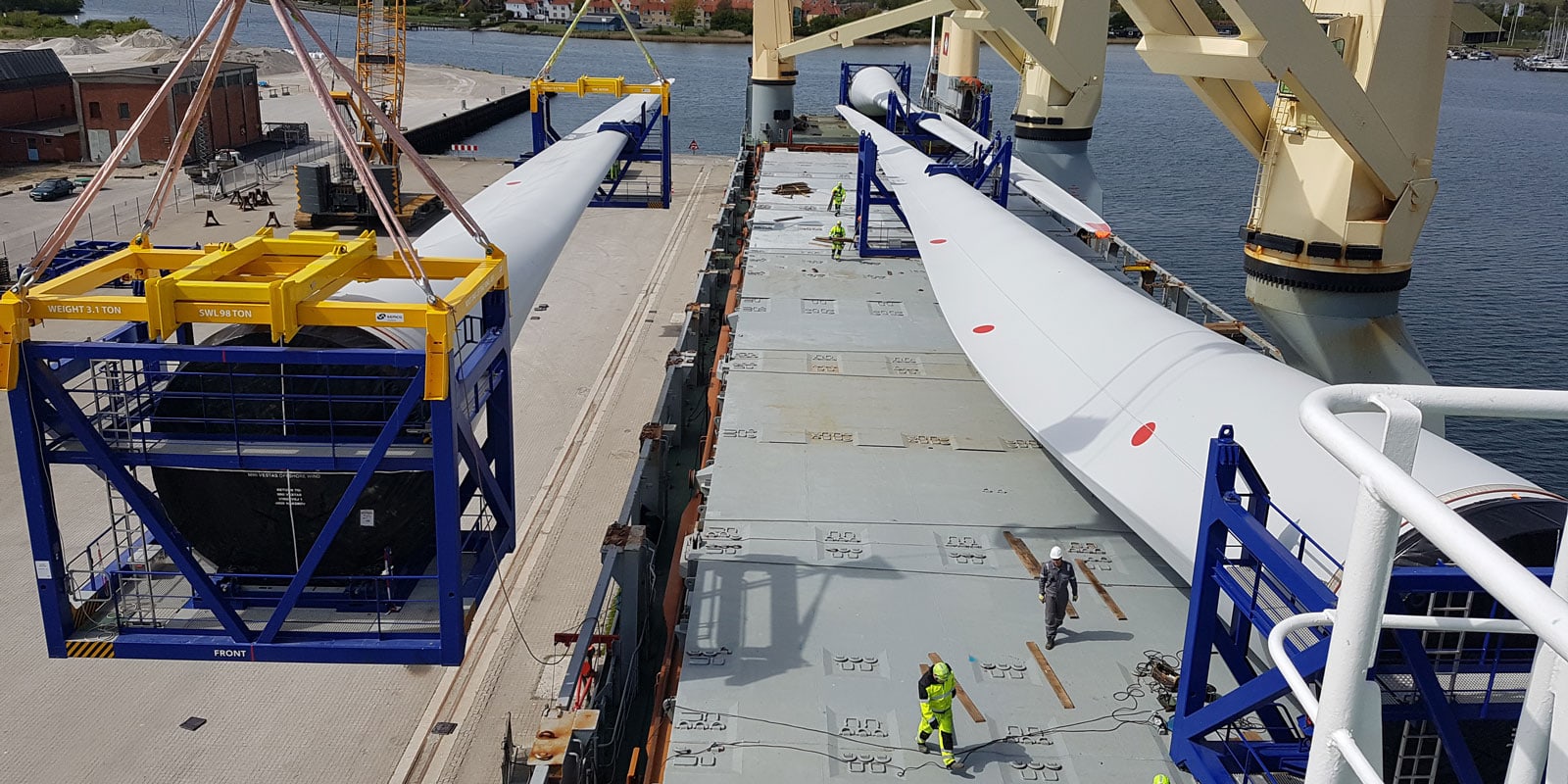 Cortland Selantic® sling lifting wind turbine blades