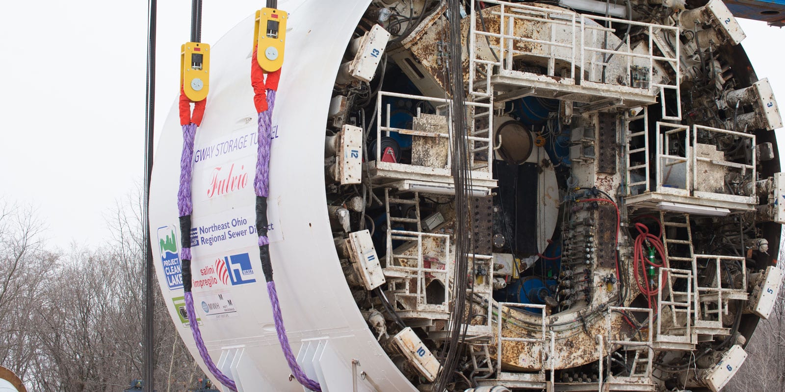 Plasma® rope lifting slings positioning a large boring machine into place